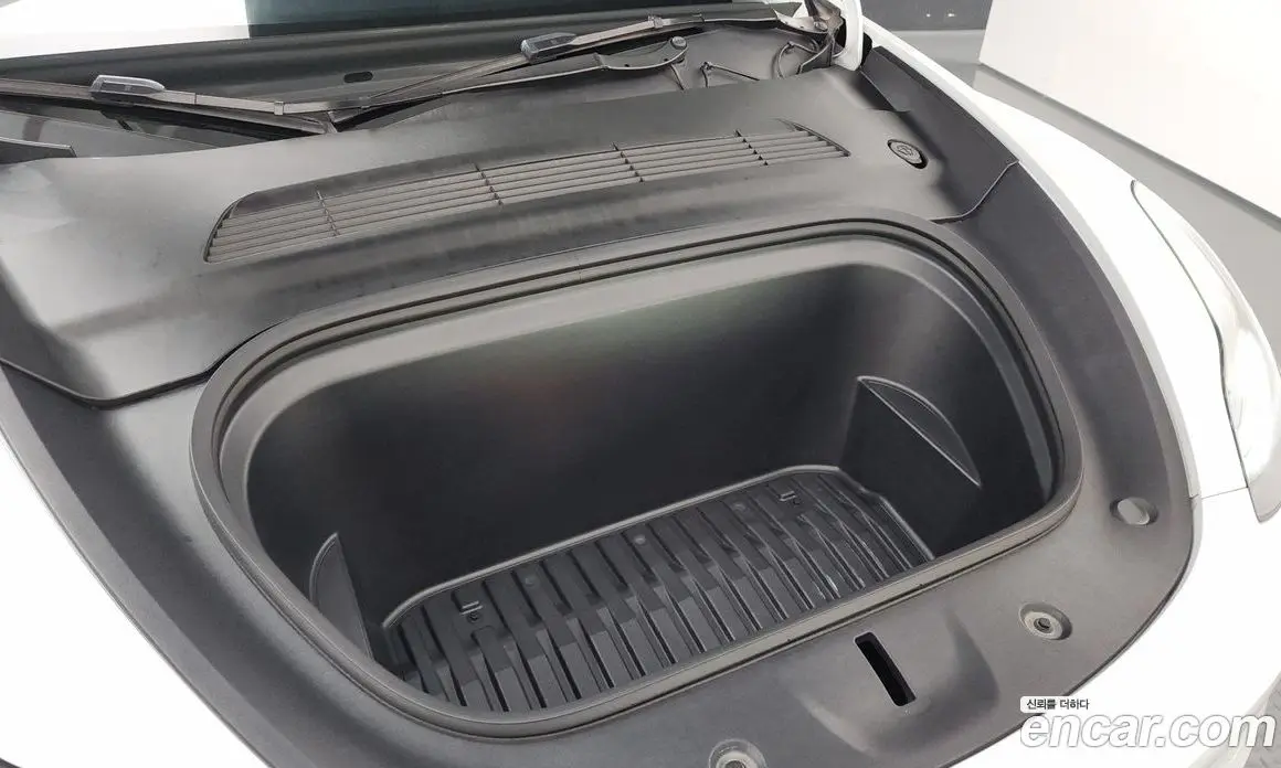 Tesla Model Y 2024 0.2 автомат (гидро), фото 6