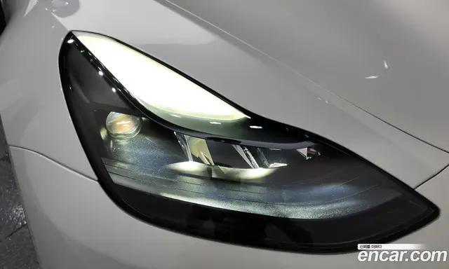 Tesla Model Y 2024 0.2 автомат (гидро), миниатюра 8