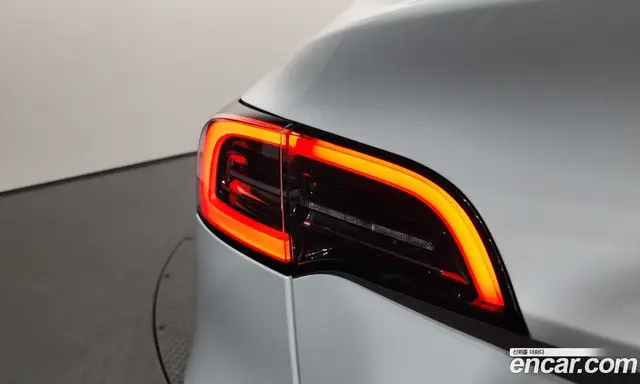Tesla Model Y 2024 0.2 автомат (гидро), миниатюра 9
