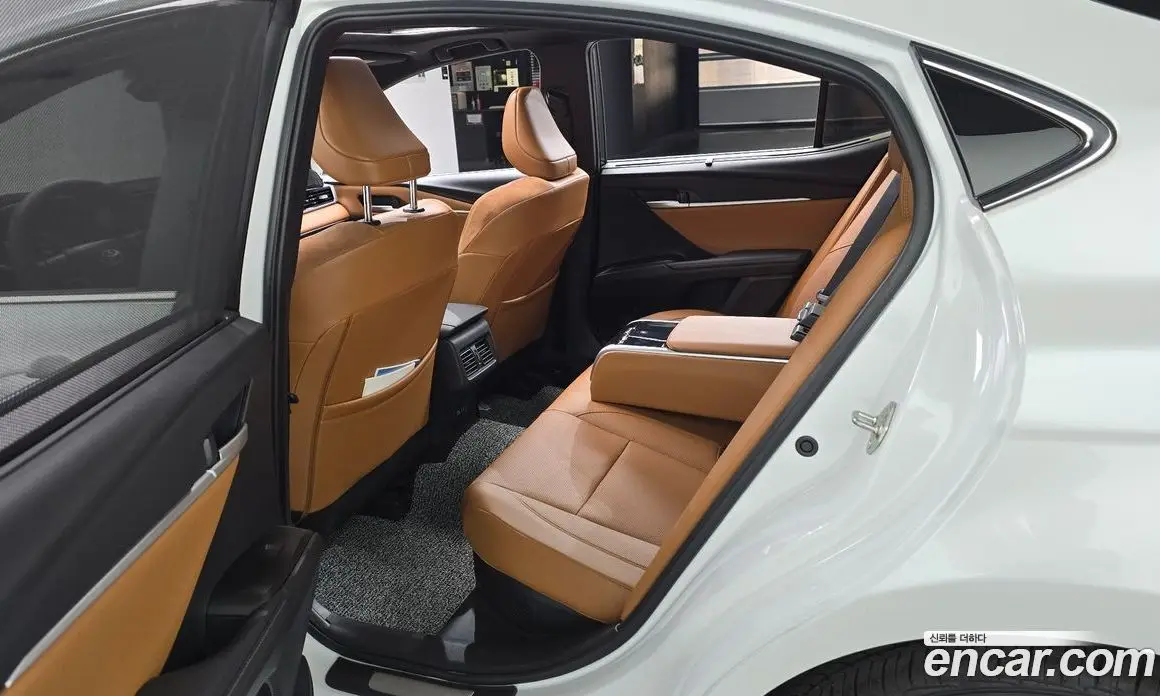 Toyota Camry 2025 2.5 автомат (гидро), фото 11