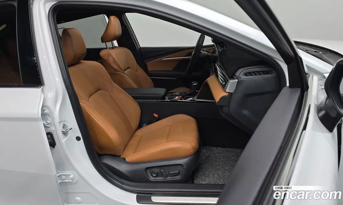 Toyota Camry 2025 2.5 автомат (гидро), фото 12