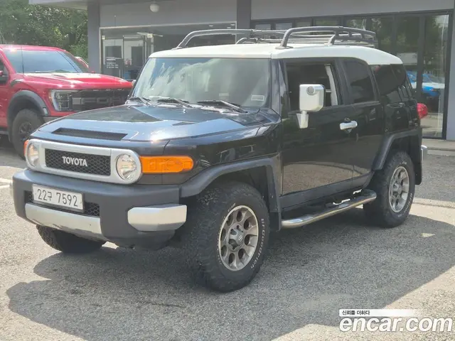 Toyota FJ Cruiser 2012 3.9 автомат (гидро), миниатюра 2