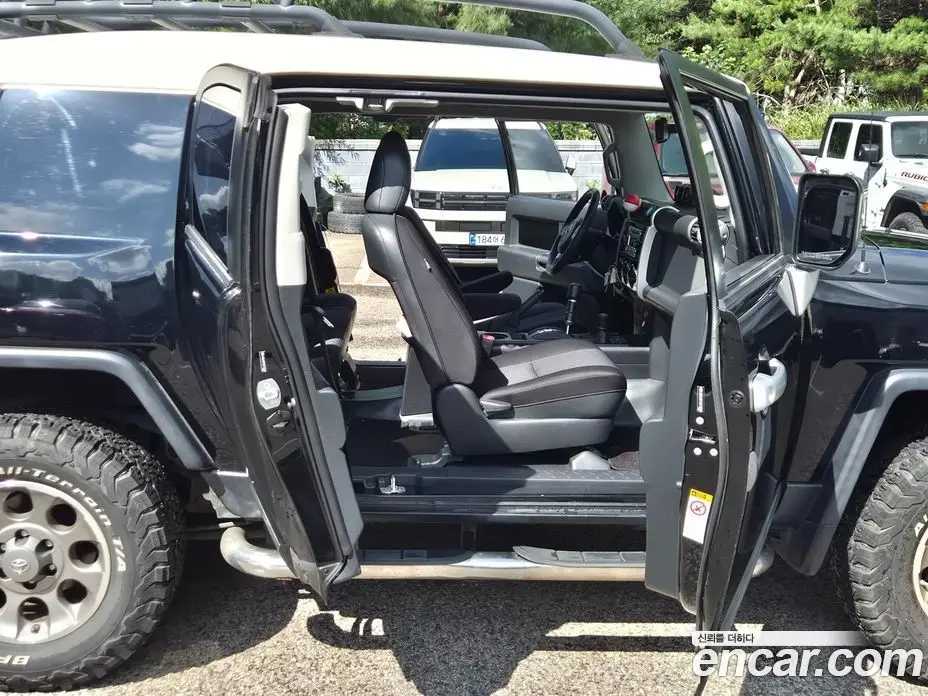 Toyota FJ Cruiser 2012 3.9 автомат (гидро), фото 11