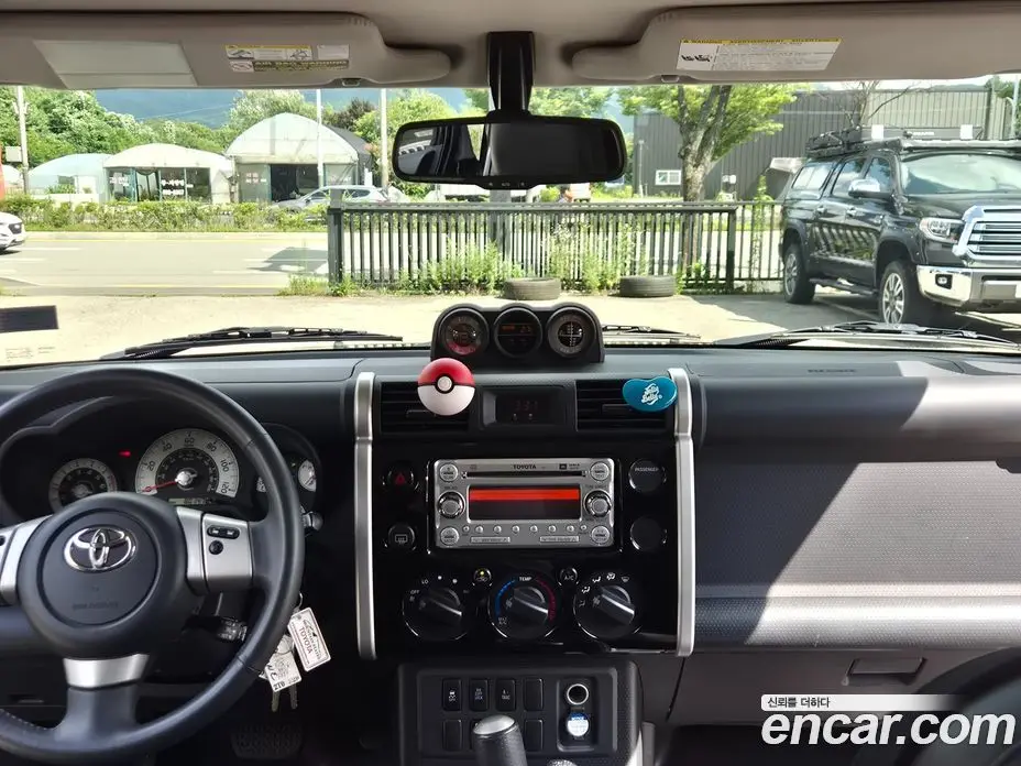 Toyota FJ Cruiser 2012 3.9 автомат (гидро), фото 13