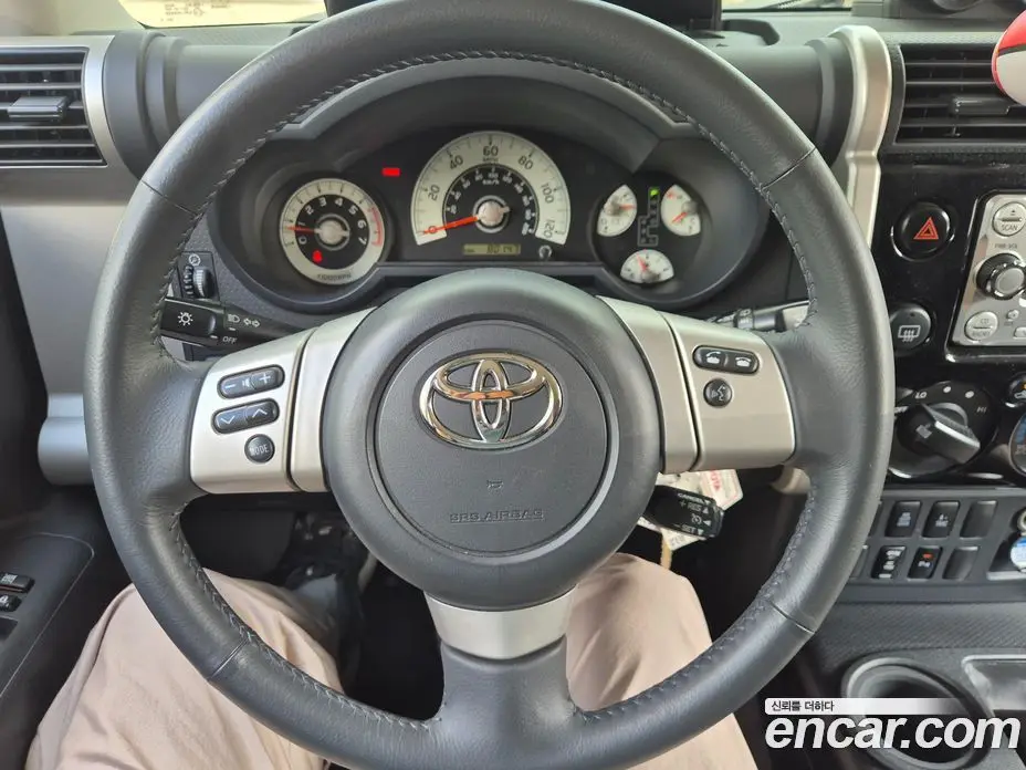 Toyota FJ Cruiser 2012 3.9 автомат (гидро), фото 20