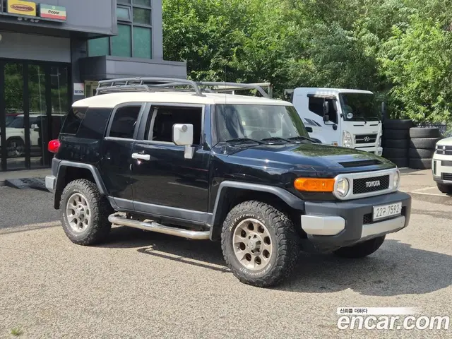 Toyota FJ Cruiser 2012 3.9 автомат (гидро), миниатюра 3