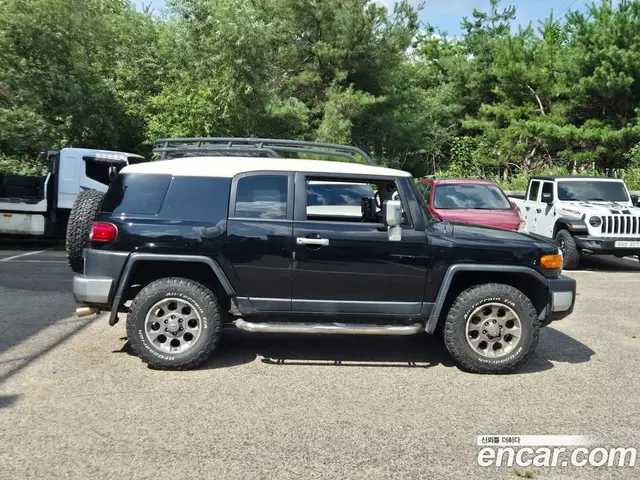 Toyota FJ Cruiser 2012 3.9 автомат (гидро), миниатюра 4