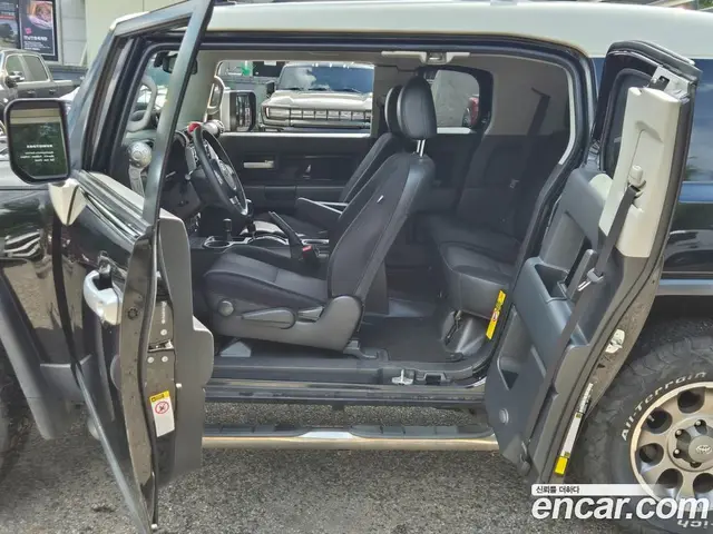 Toyota FJ Cruiser 2012 3.9 автомат (гидро), миниатюра 9