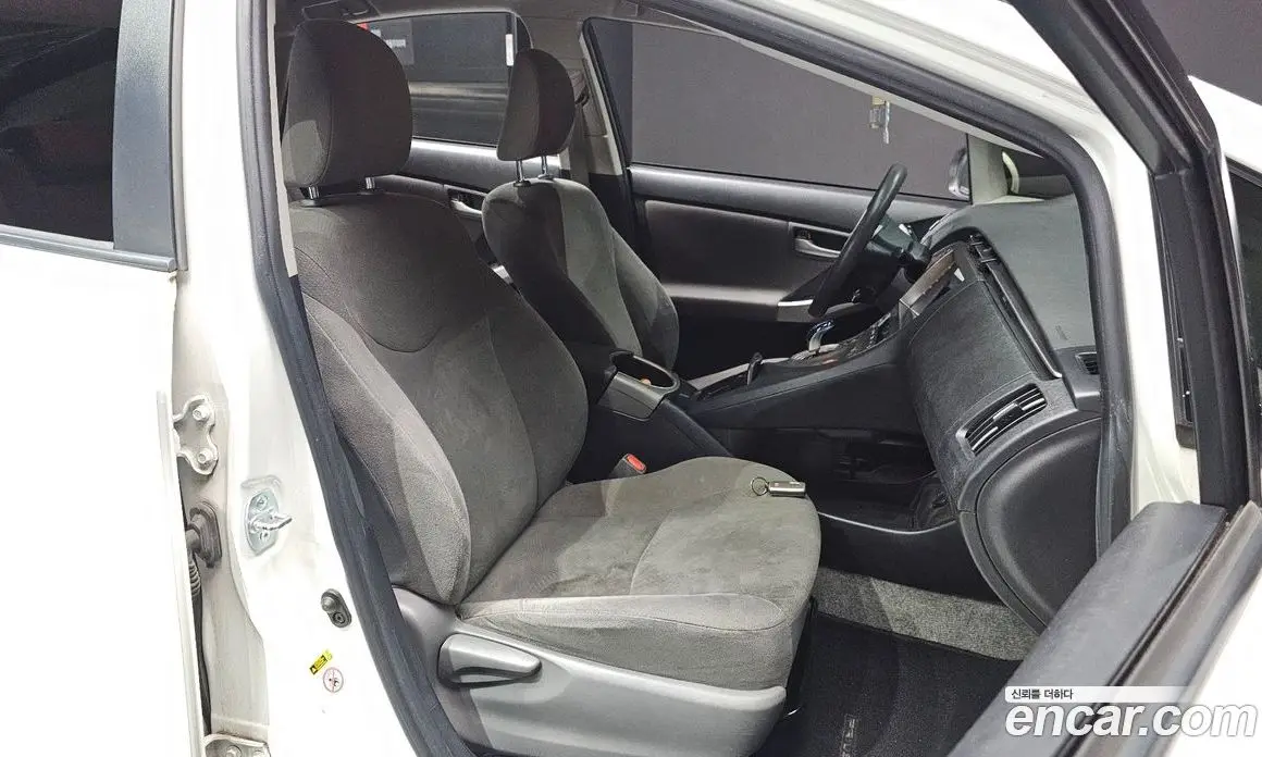 Toyota Prius 2015 1.8 автомат (гидро), фото 12