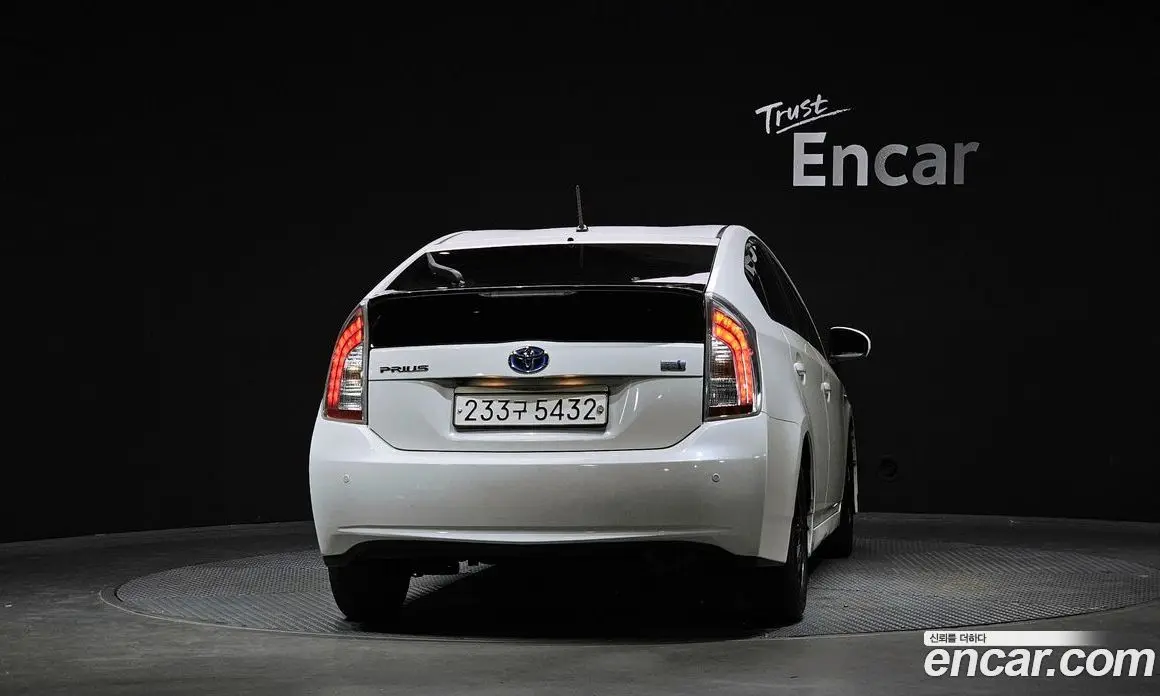 Toyota Prius 2015 1.8 автомат (гидро), фото 4