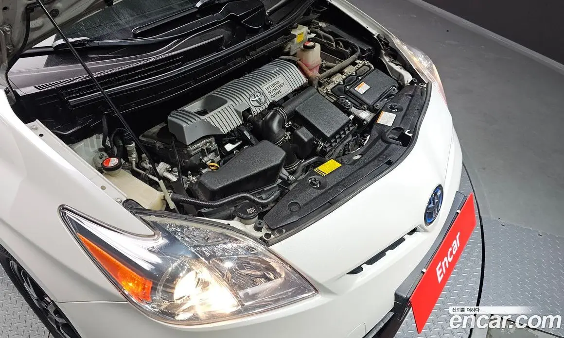 Toyota Prius 2015 1.8 автомат (гидро), фото 6