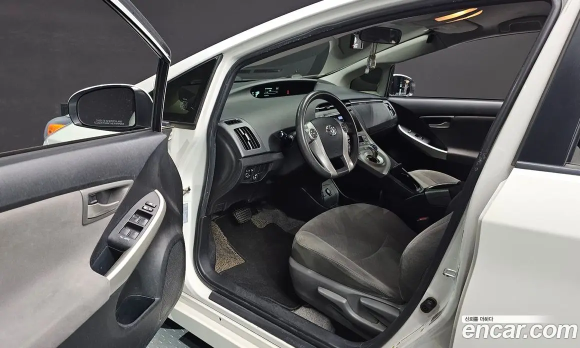 Toyota Prius 2015 1.8 автомат (гидро), фото 10