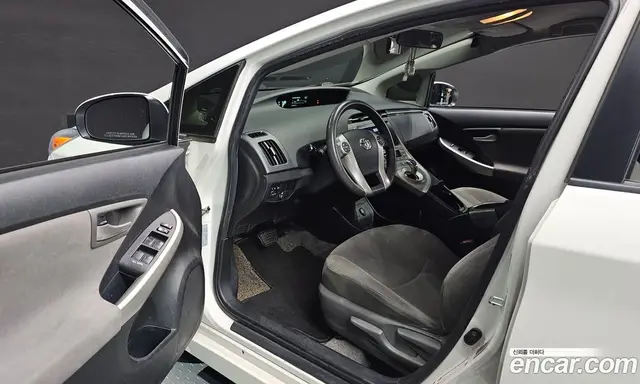 Toyota Prius 2015 1.8 автомат (гидро), миниатюра 10