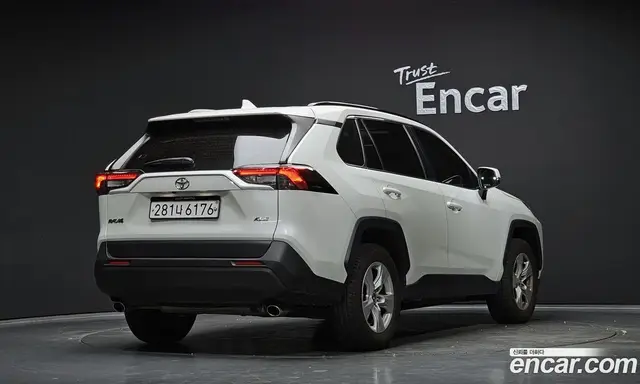 Toyota RAV4 2019 2.5 автомат (гидро), миниатюра 2