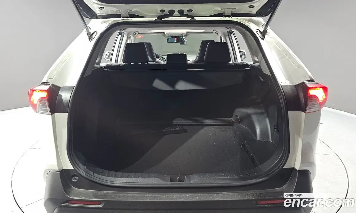 Toyota RAV4 2019 2.5 автомат (гидро), фото 20