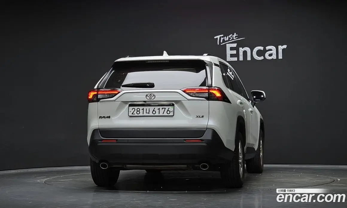 Toyota RAV4 2019 2.5 автомат (гидро), фото 4