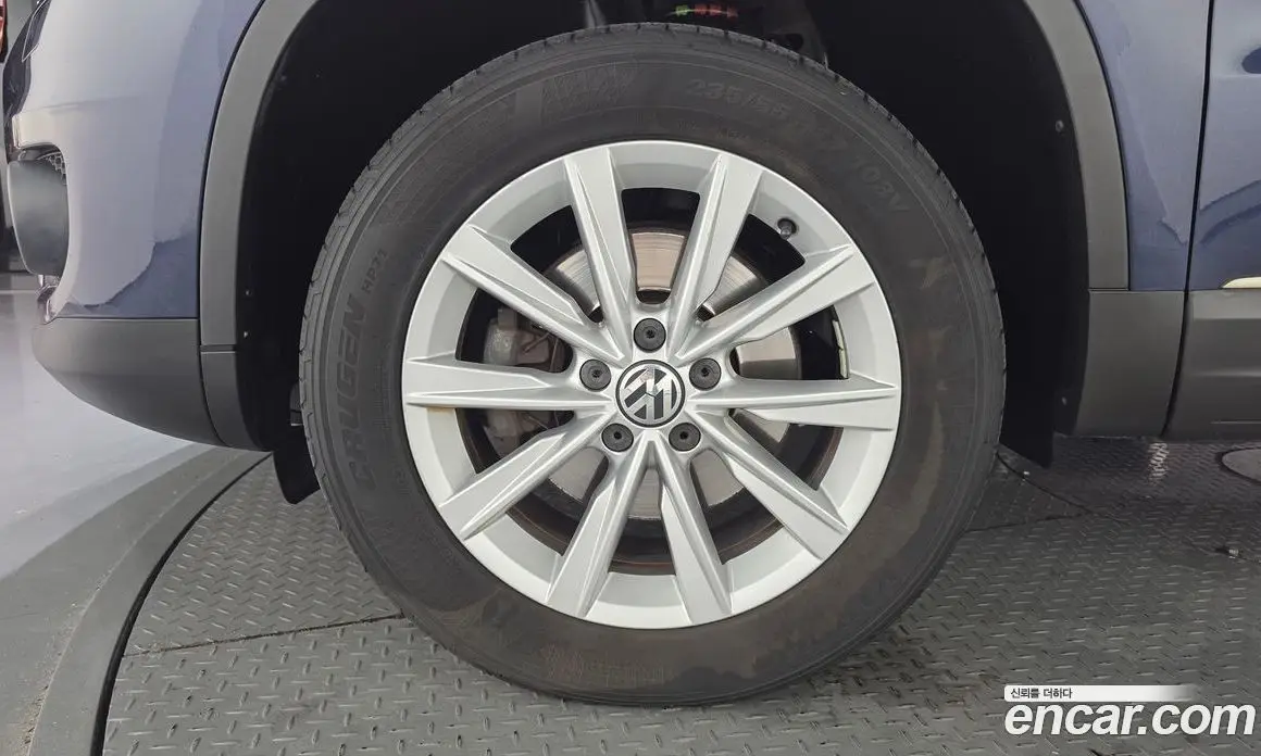 Volkswagen Tiguan 2015 2.0 автомат (гидро), фото 5