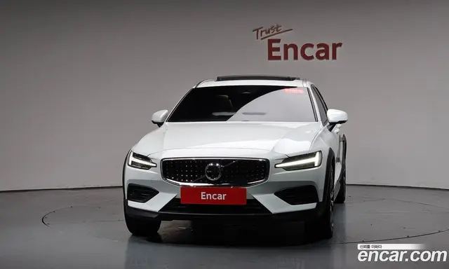 Volvo V60 2024 2.0 автомат (гидро), миниатюра 2