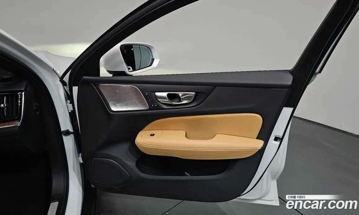 Volvo V60 2024 2.0 автомат (гидро), фото 13