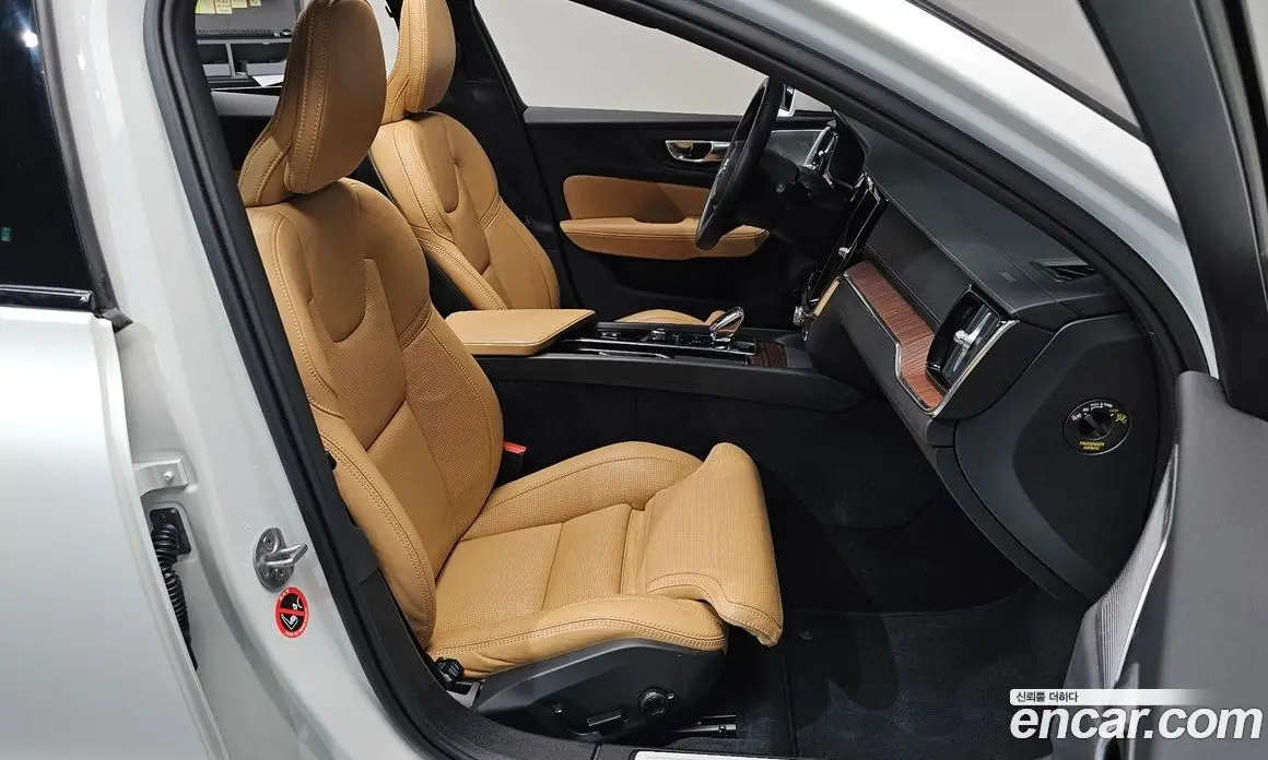 Volvo V60 2024 2.0 автомат (гидро), фото 15