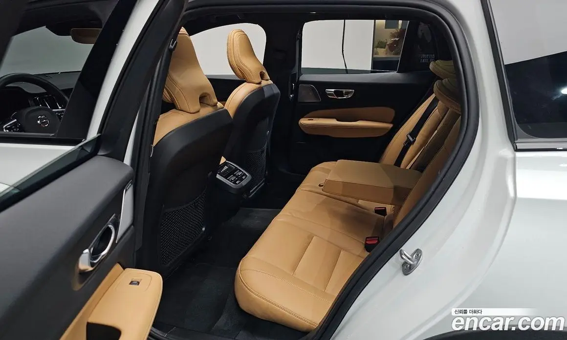 Volvo V60 2024 2.0 автомат (гидро), фото 17