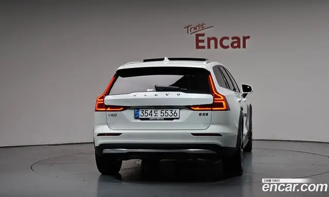 Volvo V60 2024 2.0 автомат (гидро), миниатюра 3