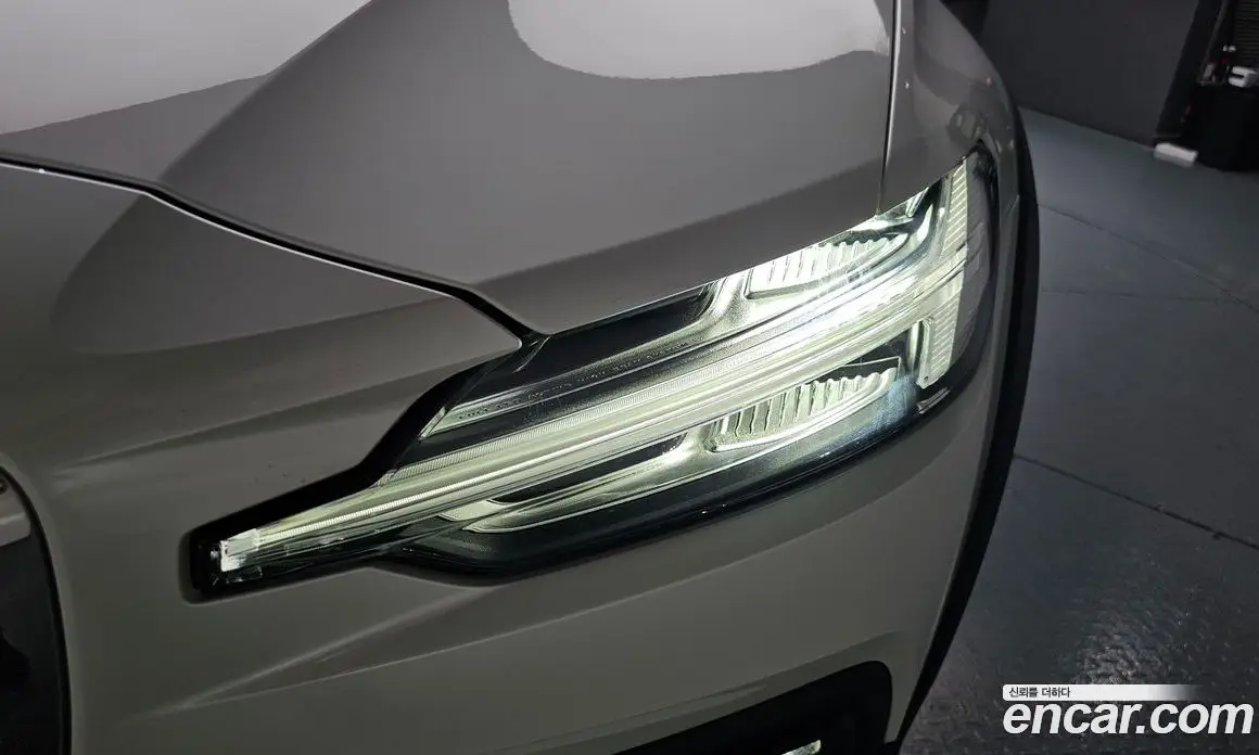 Volvo V60 2024 2.0 автомат (гидро), фото 7