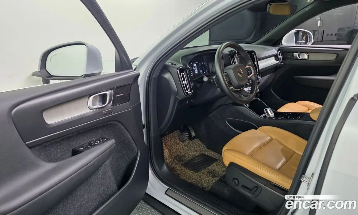 Volvo XC40 2020 2.0 автомат (гидро), фото 13