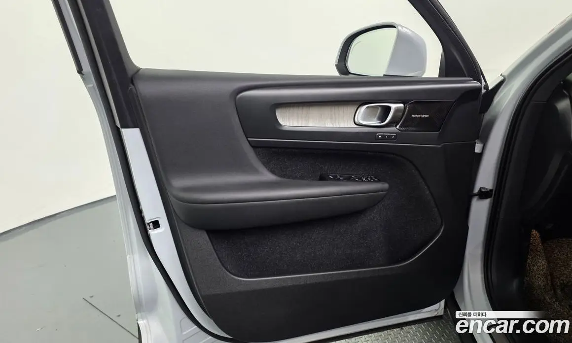 Volvo XC40 2020 2.0 автомат (гидро), фото 14