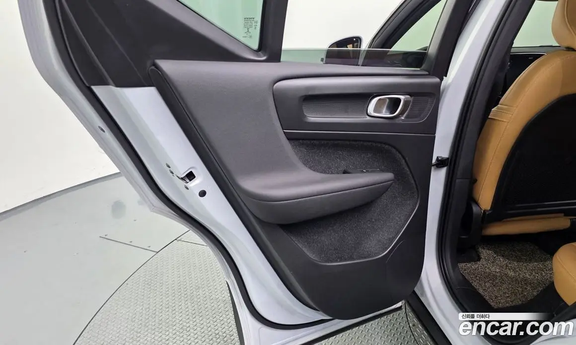 Volvo XC40 2020 2.0 автомат (гидро), фото 15