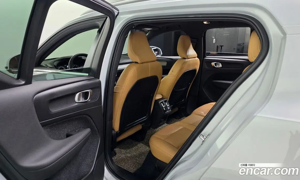 Volvo XC40 2020 2.0 автомат (гидро), фото 16