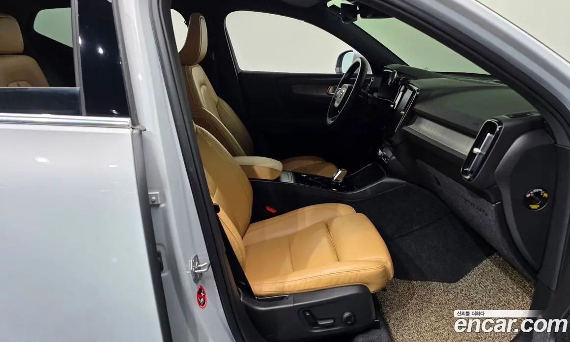Volvo XC40 2020 2.0 автомат (гидро), фото 17