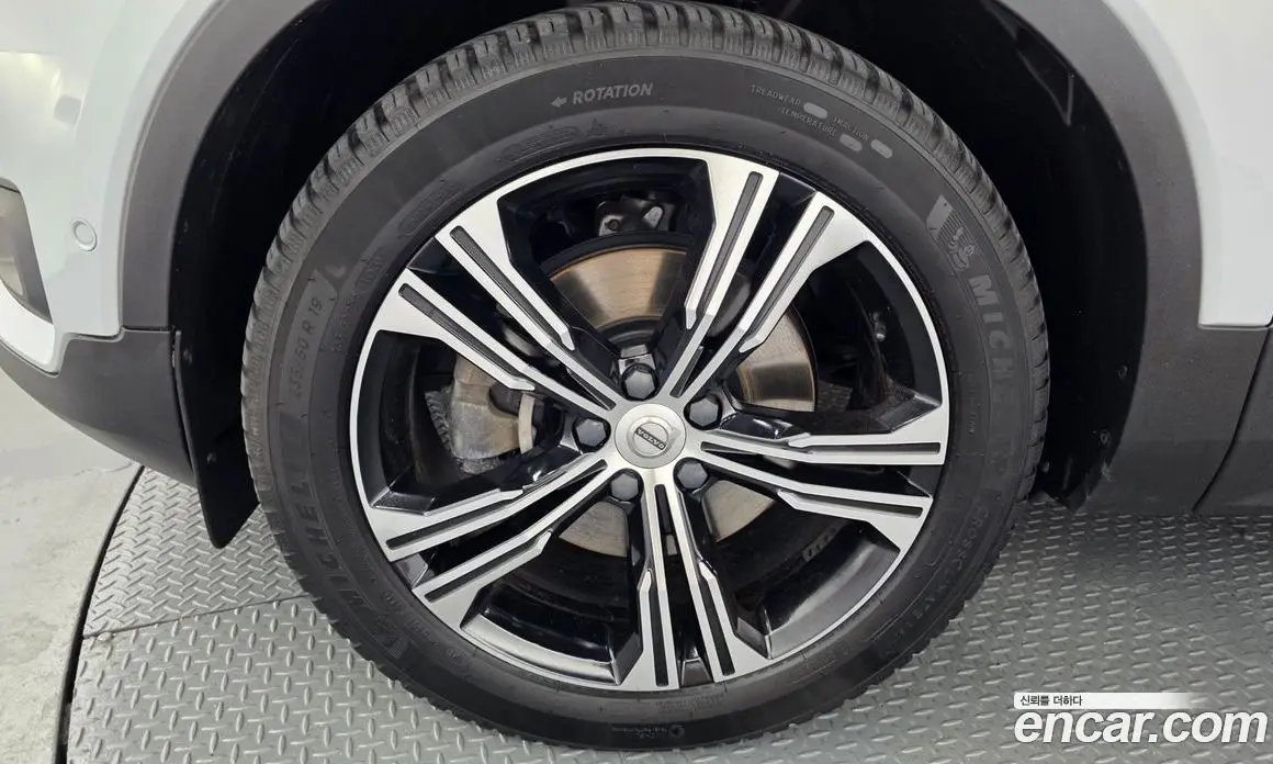 Volvo XC40 2020 2.0 автомат (гидро), фото 5