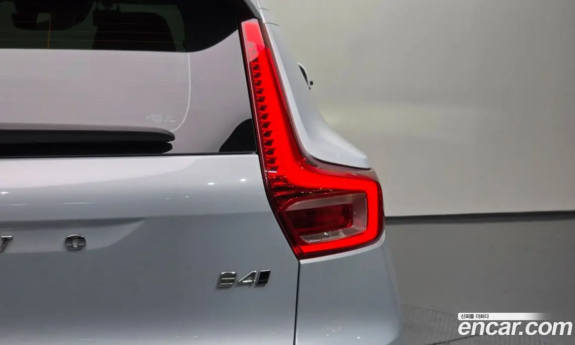 Volvo XC40 2020 2.0 автомат (гидро), фото 9