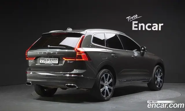 Volvo XC60 2019 2.0 автомат (гидро), миниатюра 2