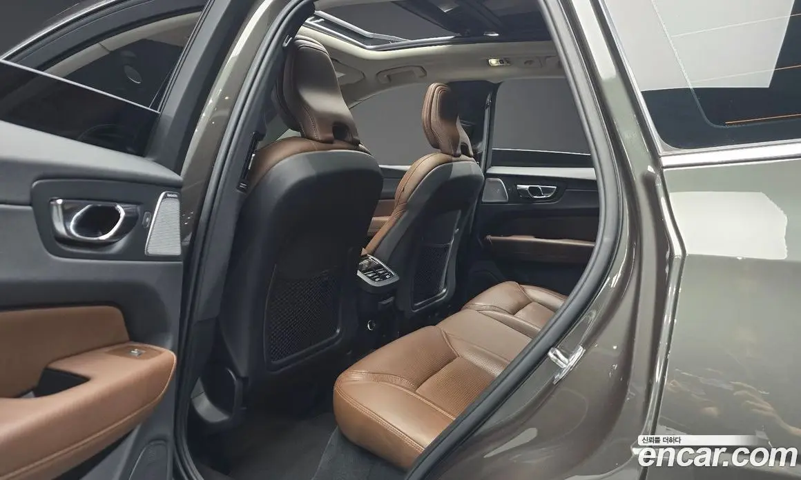 Volvo XC60 2019 2.0 автомат (гидро), фото 11