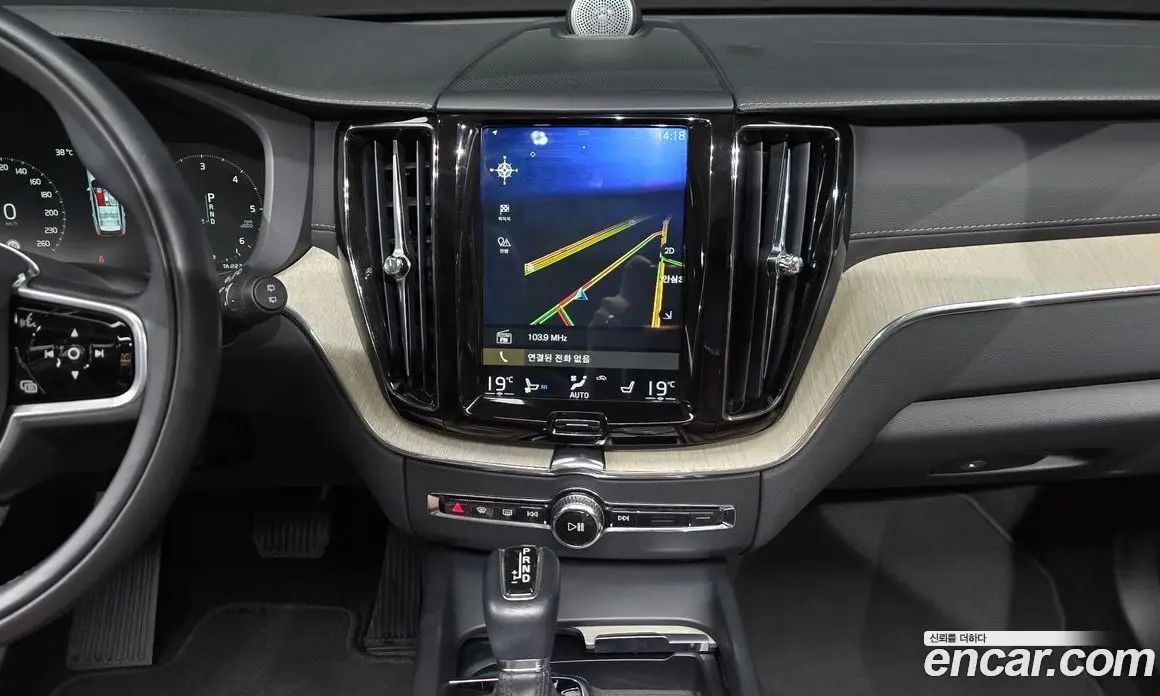 Volvo XC60 2019 2.0 автомат (гидро), фото 13