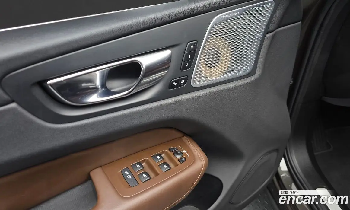 Volvo XC60 2019 2.0 автомат (гидро), фото 15