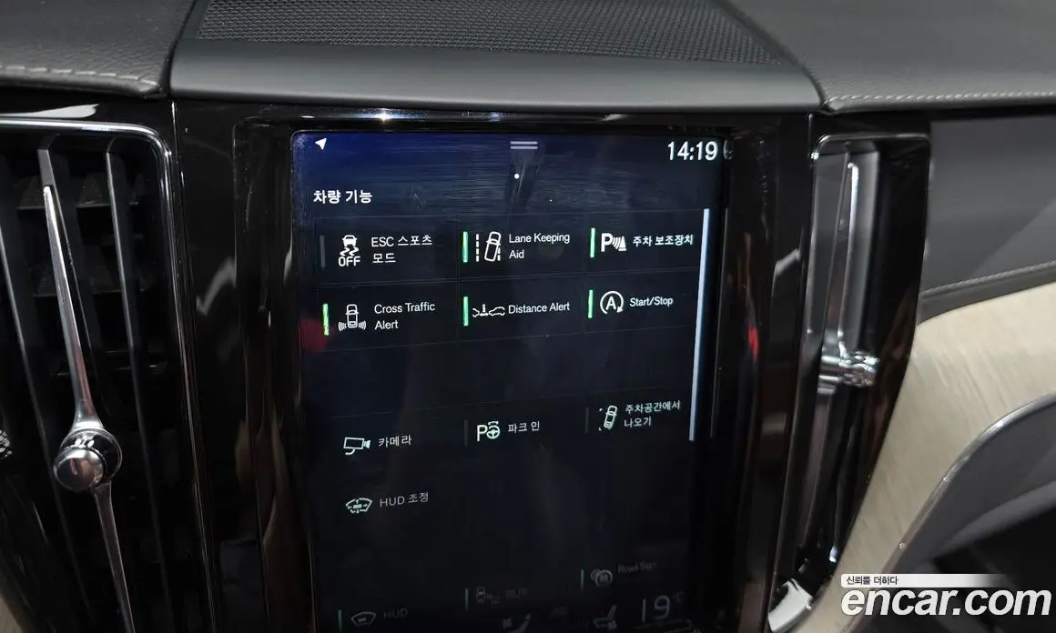 Volvo XC60 2019 2.0 автомат (гидро), фото 16