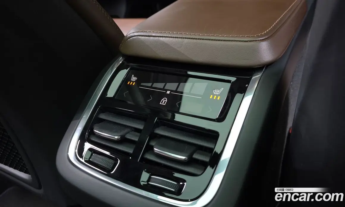 Volvo XC60 2019 2.0 автомат (гидро), фото 18