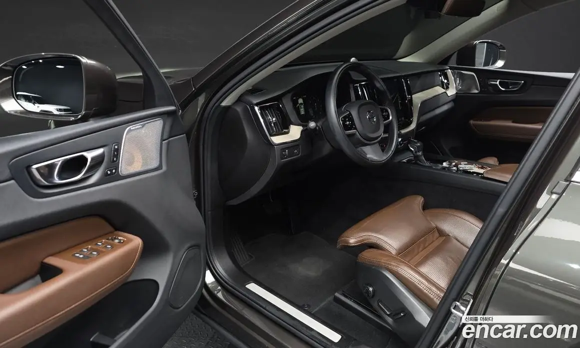 Volvo XC60 2019 2.0 автомат (гидро), фото 10