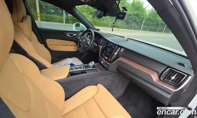 Volvo XC60 2023 2.0 автомат (гидро), миниатюра 12