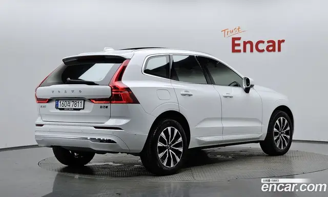 Volvo XC60 2024 2.0 автомат (гидро), миниатюра 2