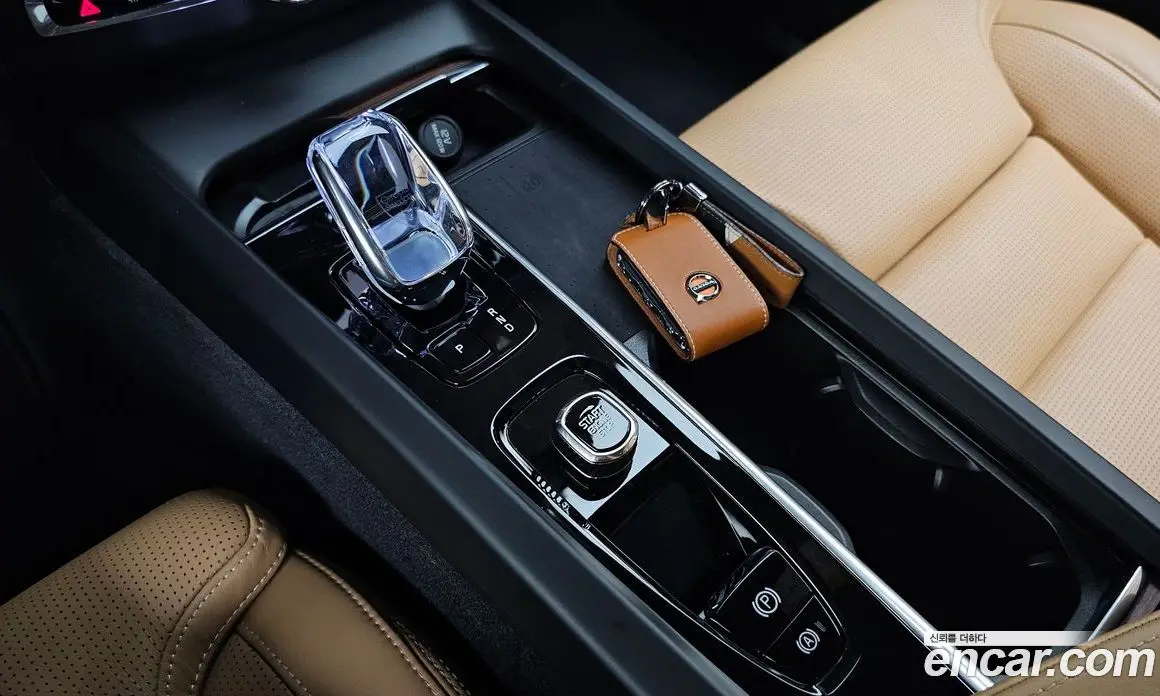 Volvo XC60 2024 2.0 автомат (гидро), фото 12