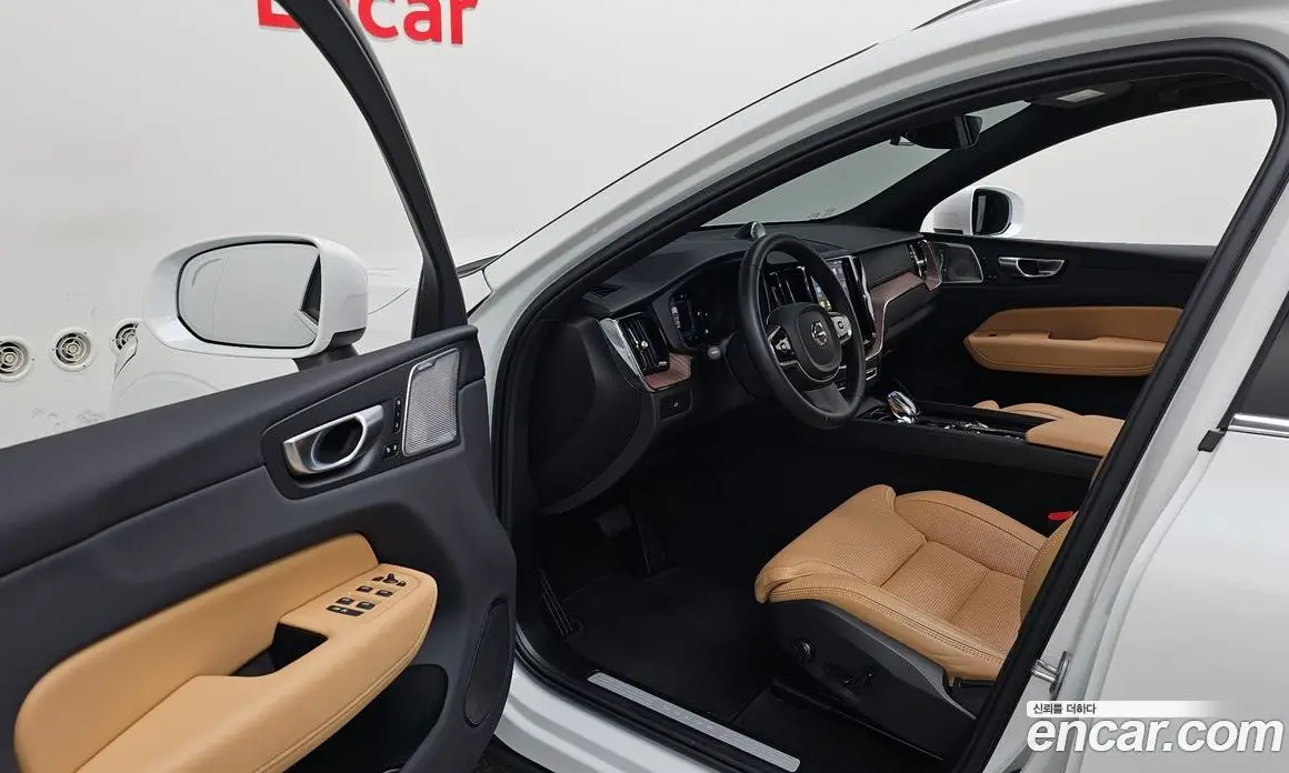 Volvo XC60 2024 2.0 автомат (гидро), фото 13