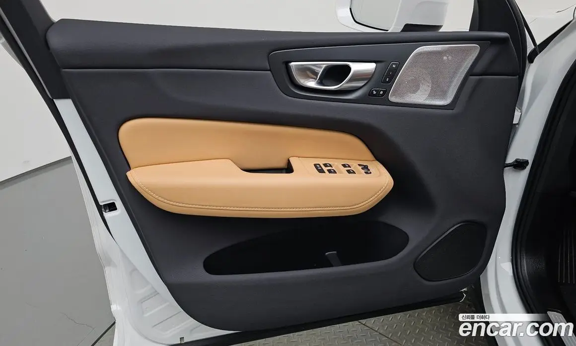 Volvo XC60 2024 2.0 автомат (гидро), фото 14