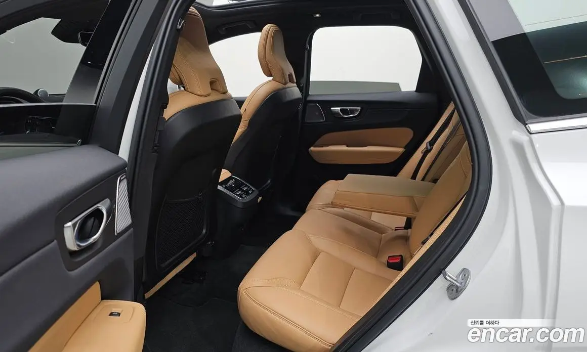 Volvo XC60 2024 2.0 автомат (гидро), фото 16
