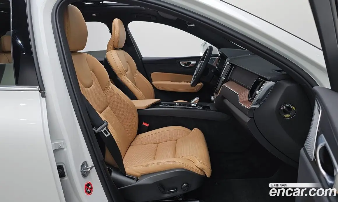 Volvo XC60 2024 2.0 автомат (гидро), фото 17