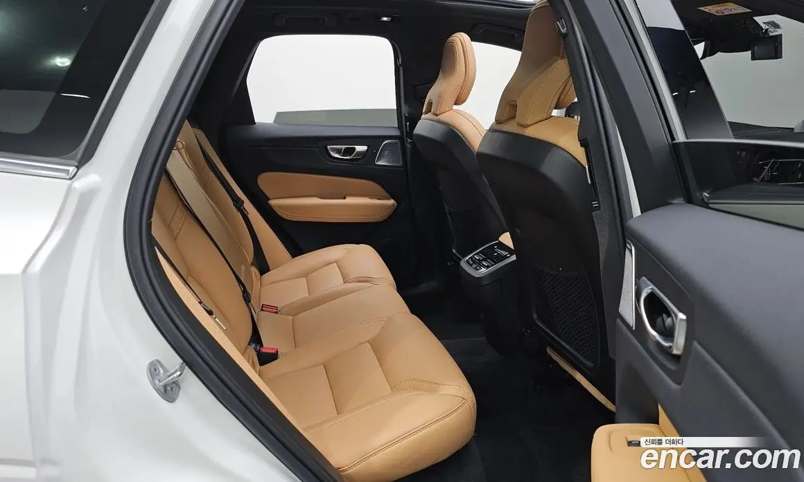 Volvo XC60 2024 2.0 автомат (гидро), фото 18