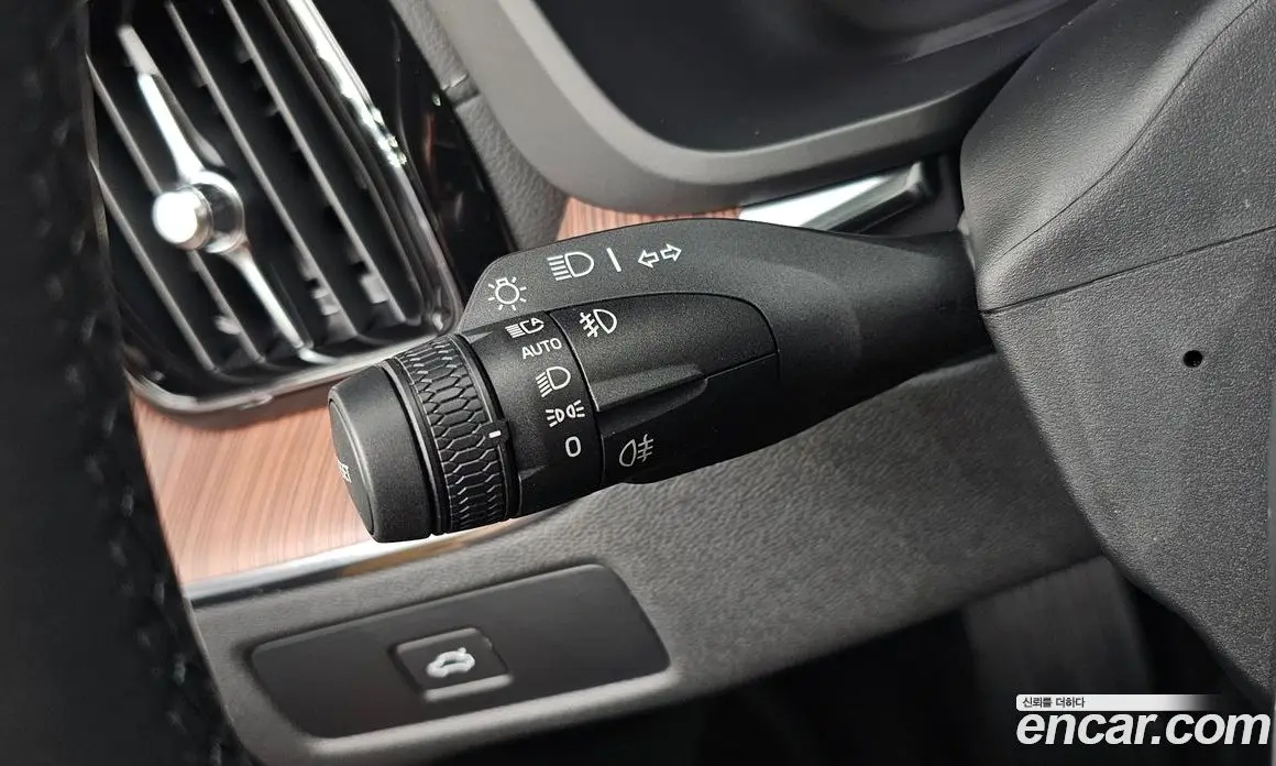 Volvo XC60 2024 2.0 автомат (гидро), фото 29